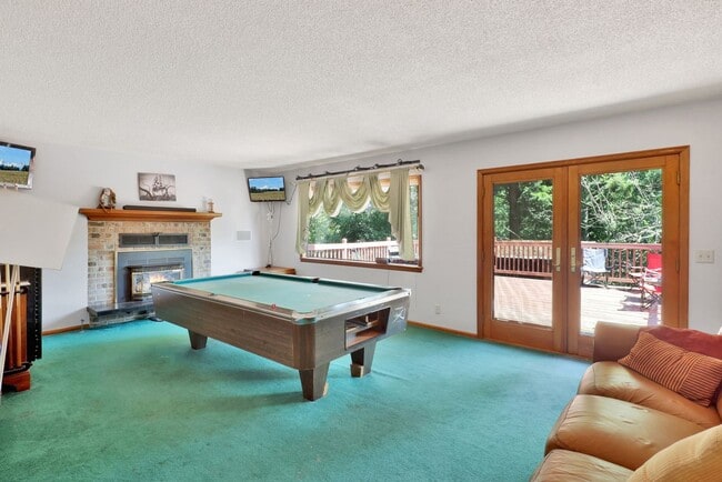 Building Photo - Preleasing Now! Available early August! 7 Bed, 2.5 Bath House!