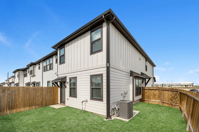 Building Photo - 27903 Western Crk Ct