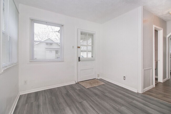 Building Photo - 3822 W 133rd St