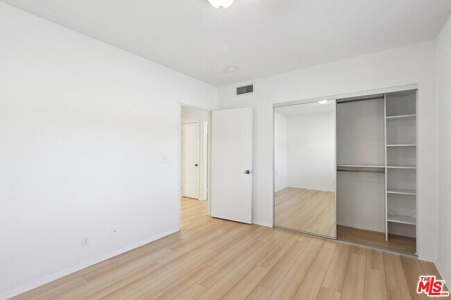 Building Photo - 5429 Troost Ave