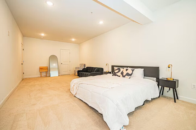 Building Photo - 11610 Glenn Dale Blvd