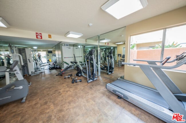 Building Photo - 15425 Sherman Way