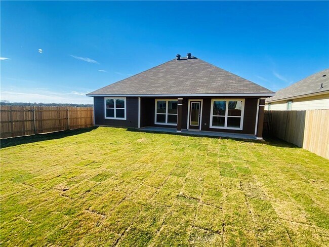 Building Photo - 721 Hollyhock Dr