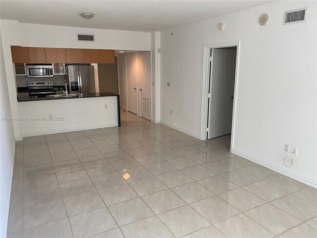 Building Photo - 1750 N Bayshore Dr