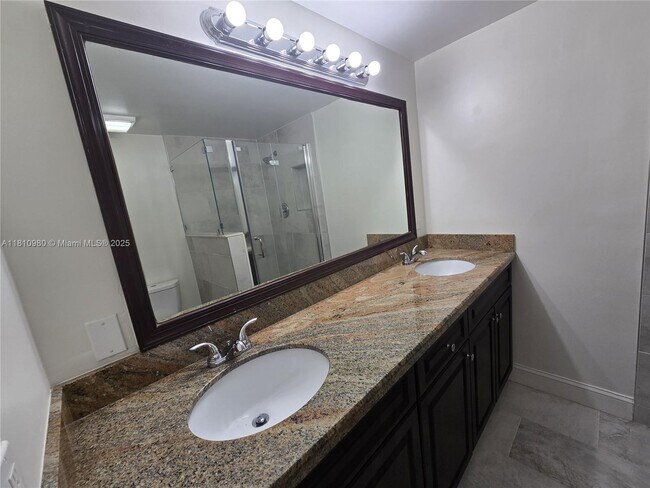 Building Photo - 824 Blue Ridge Cir