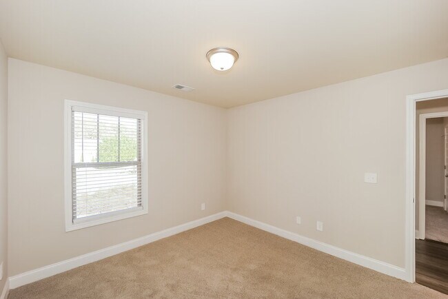 Building Photo - 425 Flowery Branch Ct