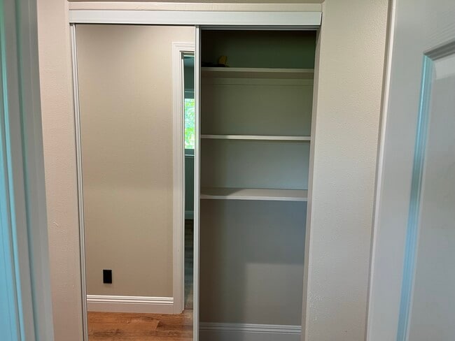 Building Photo - 16-2063-2063 Pearl Dr