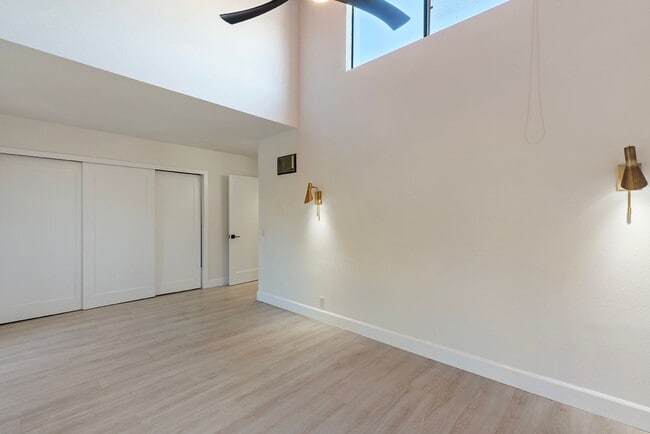 Building Photo - Light-Filled 2BR/2.5BA Townhouse with Private Patio & 2-Car Garage Near UCSD & UTC