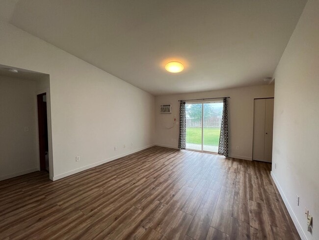 Building Photo - 3 Bedroom Home