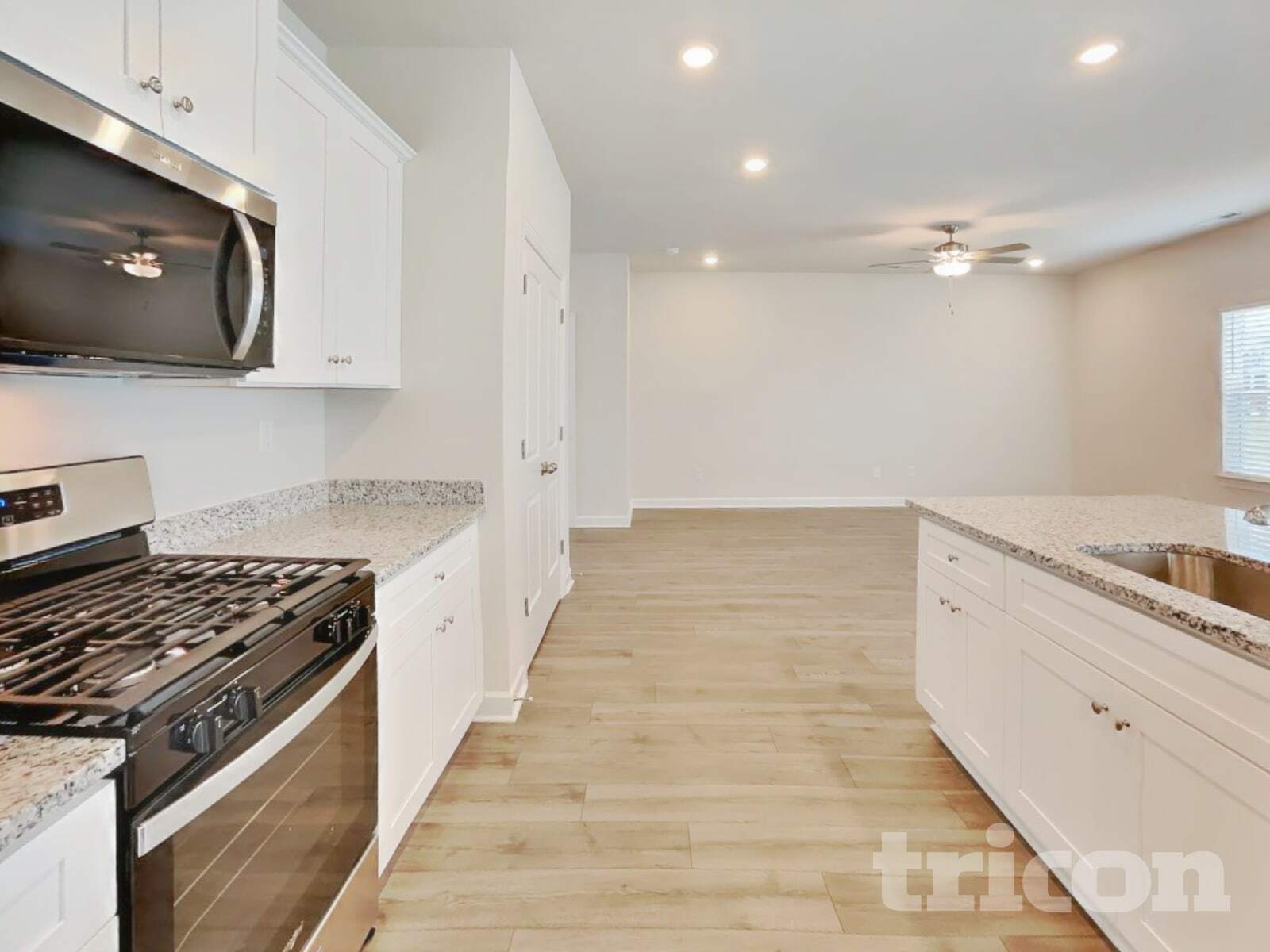 Building Photo - 3326 Quintana Dr