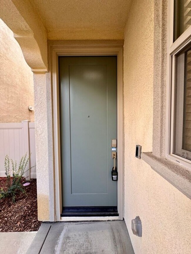 Building Photo - SOLAR INCLUDED! Stunning 3 Bedroom Home in...