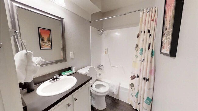 Building Photo - 1117 Hollow Creek Dr