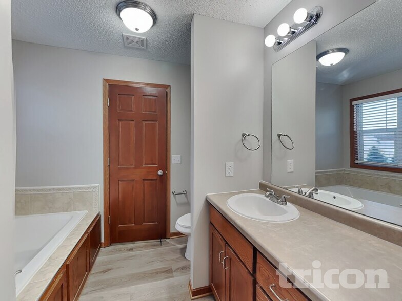 Building Photo - 2248 Longhorn Ln