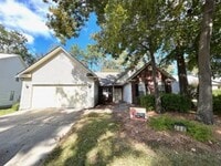 Building Photo - Spacious 3BR/2BA home in the highly desire...