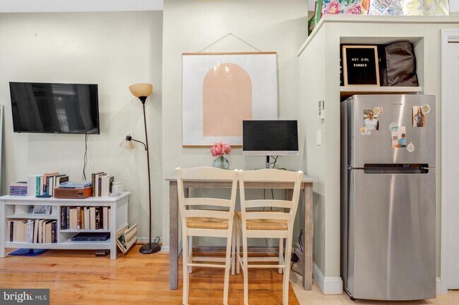 Building Photo - 626 S 19th St