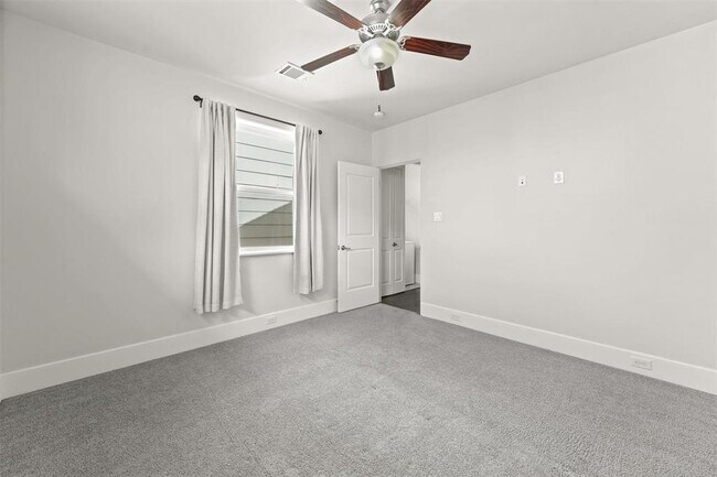 Building Photo - 5648 Larkin St