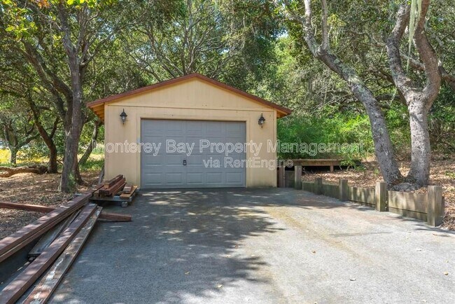 Building Photo - 287 Laureles Grade