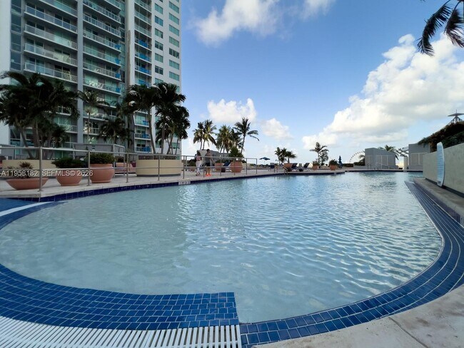 Building Photo - 253 NE 2nd St