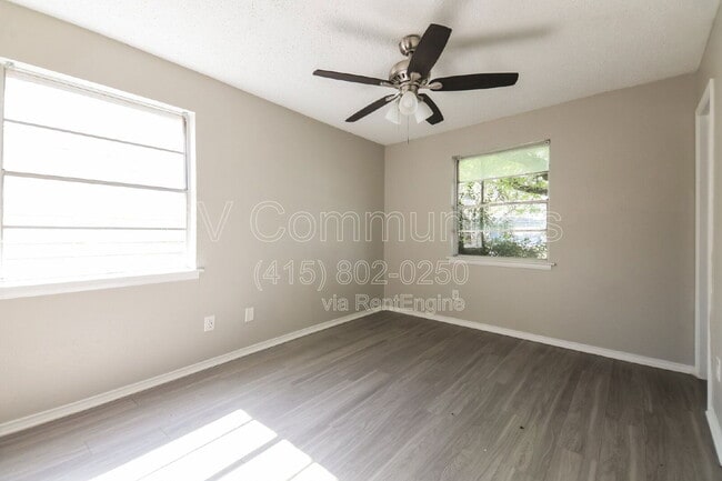 Building Photo - 4850 Bedford Dr