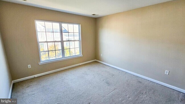 Building Photo - 51 Farrah Dr