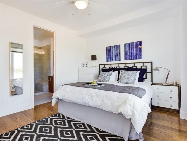 Building Photo - 1801 E 2nd St