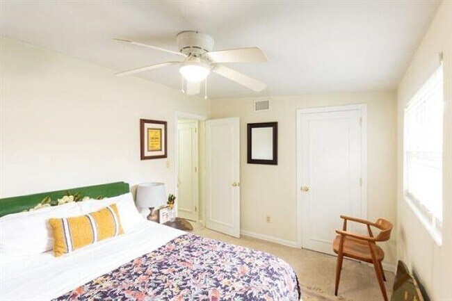 Building Photo - 820 Chestwood Ave