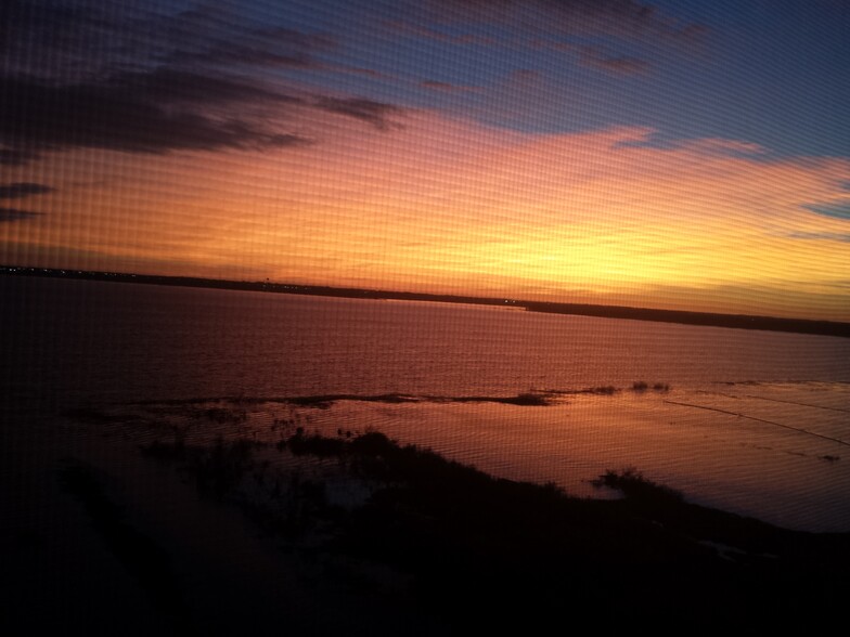 another sunset - 2131 NW Lakeview Dr
