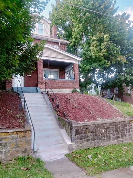 Building Photo - 313 W 15th Ave