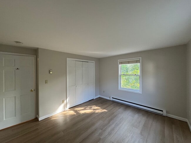 Building Photo - 20 Northwoods Cir