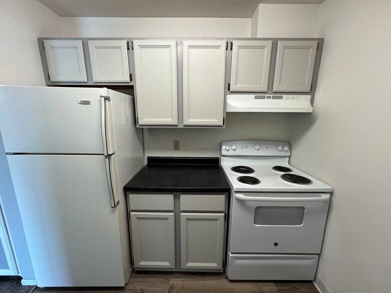Building Photo - 2106 Valleyhigh Dr NW