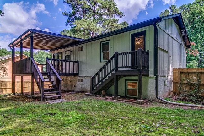 Building Photo - Renovated 4 bed home in Kennesaw w/ Designer Kitchen