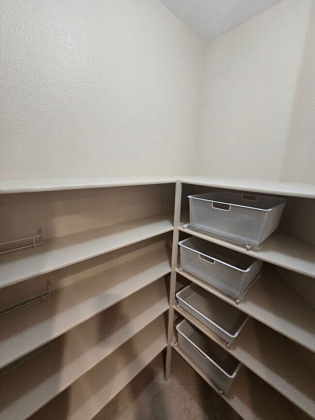 Building Photo - Breathtaking 3 Bed / 2.5 Bath Single Story...