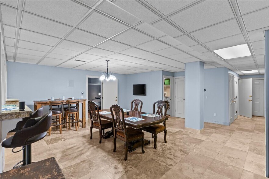 Building Photo - 200 Asphodel Dr