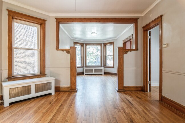 Building Photo - 2339 N Springfield Ave