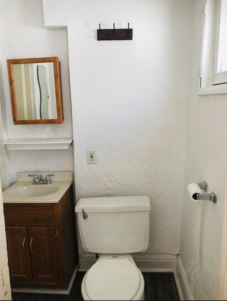Bathroom - 1926 E 123rd St