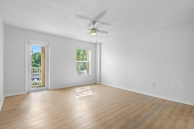 Building Photo - 951 De Soto Rd