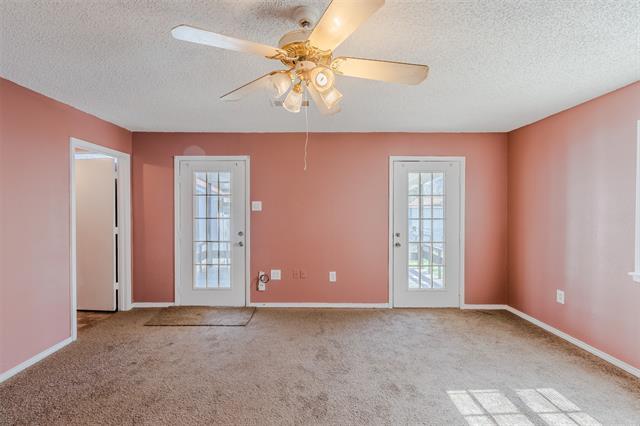 Building Photo - 600 NE 11th St