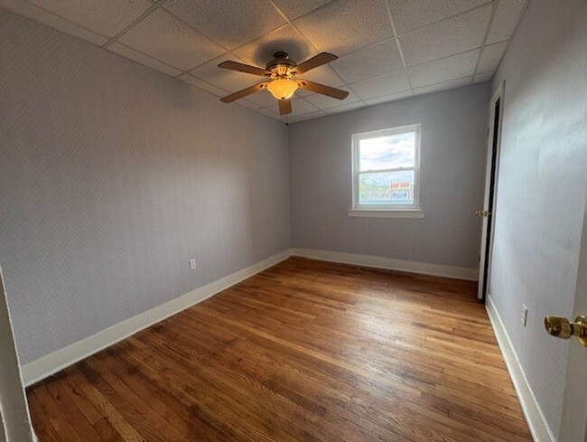Building Photo - Updated 1BR Apartment Near Downtown Akron with Brand-New Bathroom