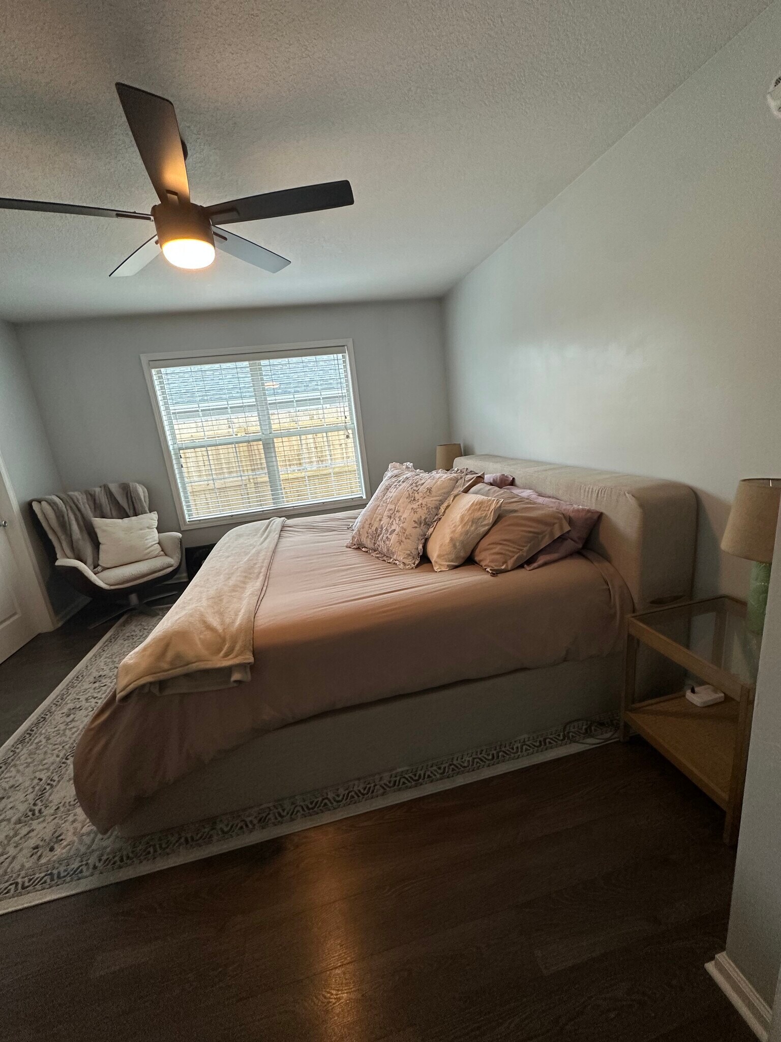 Building Photo - 9527 Acacia Psge