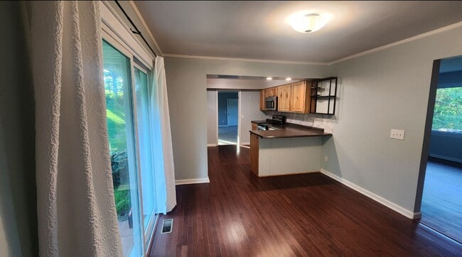 Building Photo - Washington - 3 Bedroom 1 Bathroom - Update...
