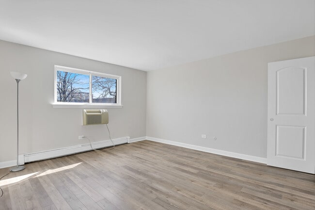 Building Photo - 8970 N Parkside Ave