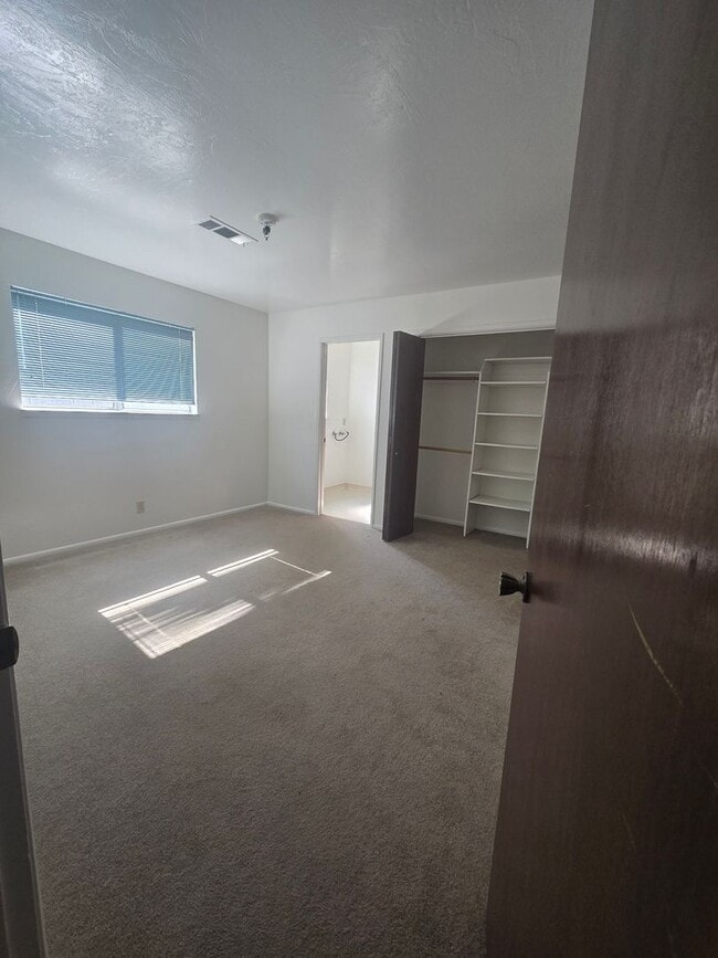 Building Photo - 3 BR 2 BA Available Now