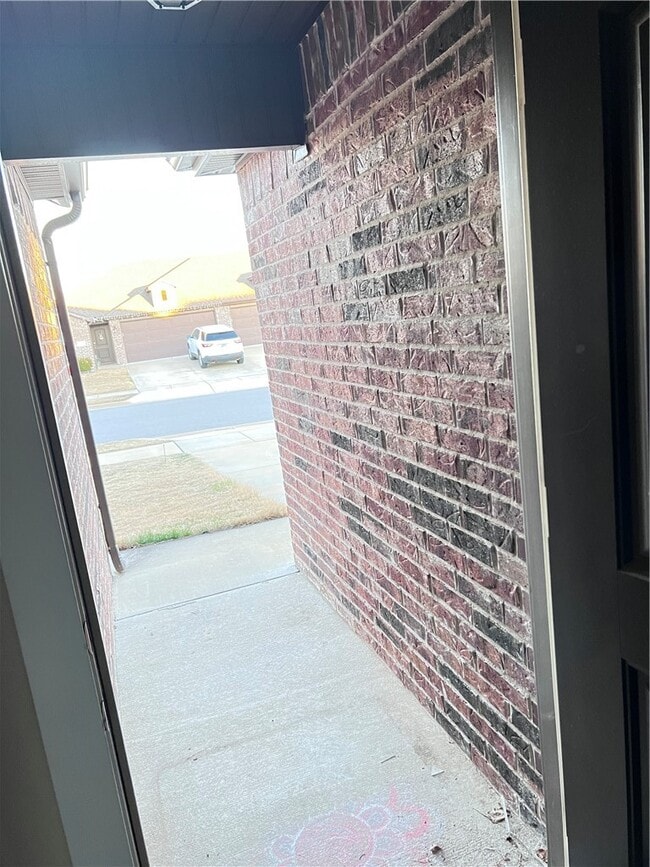 Building Photo - 431 Red Robin St