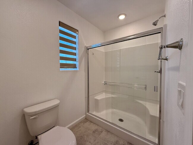 Building Photo - 3 BED 2.5 BATH 2 CAR GARAGE TOWNHOUSE W/ LOFT IN HENDERSON CADENCE COMMUNITY FEAT. COMMUNITY POOL!