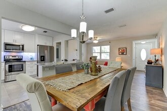 Building Photo - 6530 Pine Summit Dr