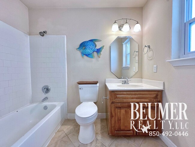 Building Photo - Move-In Ready Intercoastal Waterfront Townhome Steps to the water