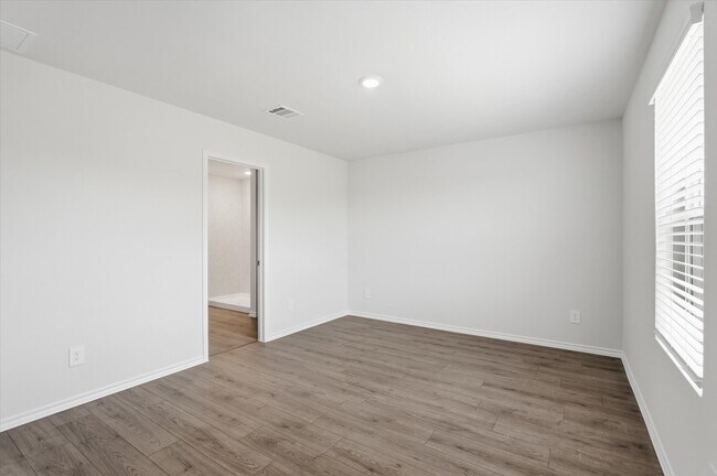 Building Photo - 1141 Northfield Dr