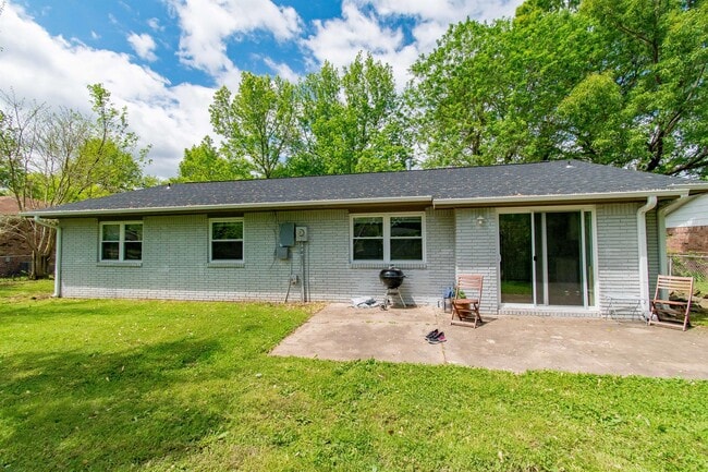 Building Photo - 2332 S Clover Dr