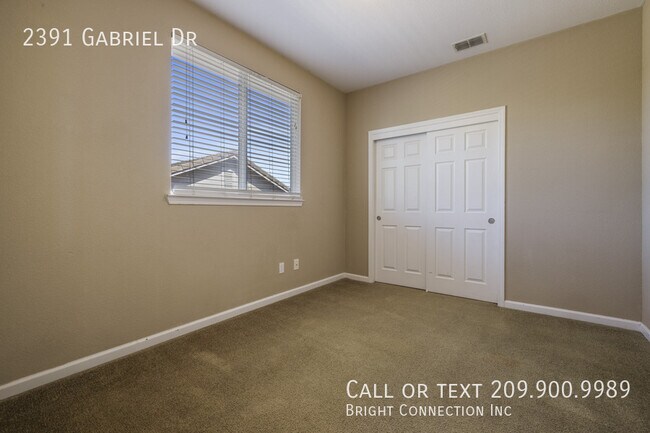 Building Photo - 2391 Gabriel Dr