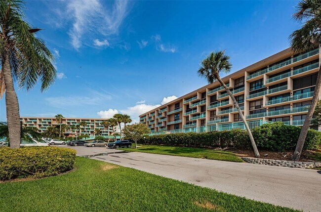 Building Photo - 1 Key Capri